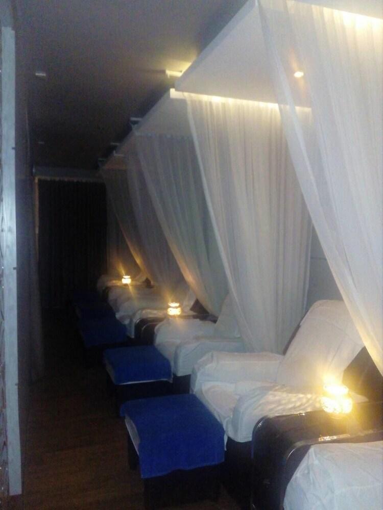 Rizal Park Hotel Манила Экстерьер фото